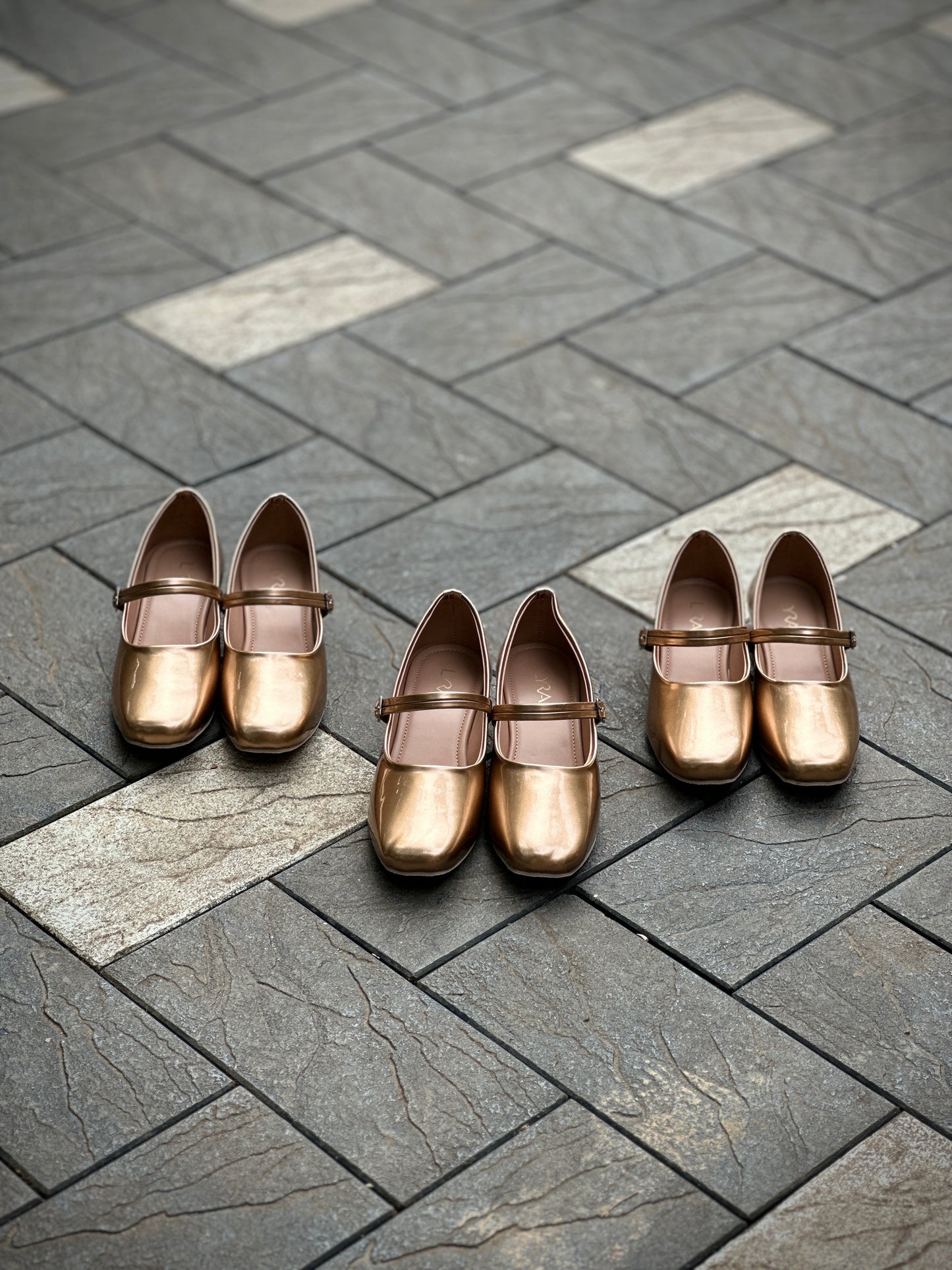WOMEN METTALIC BUCKLE HEEL SHOE LYRAGD