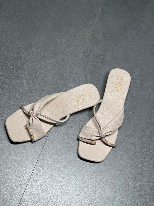 CREAM KNOT RHINESTONE FLAT SANDALS JS08