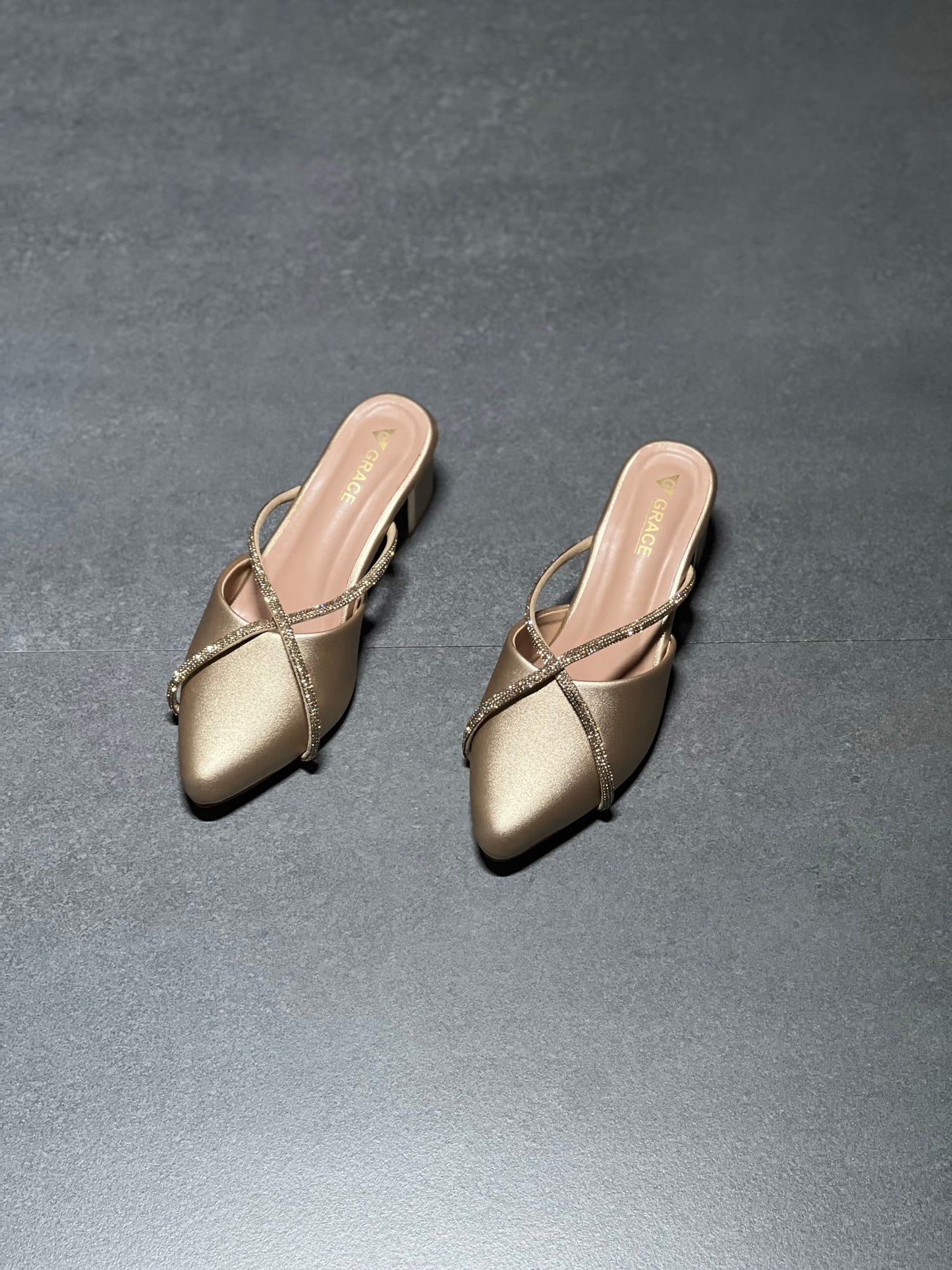 WOKEN ELEGANT GOLD-TONE STONE STRAP HEEL SHOE MD110