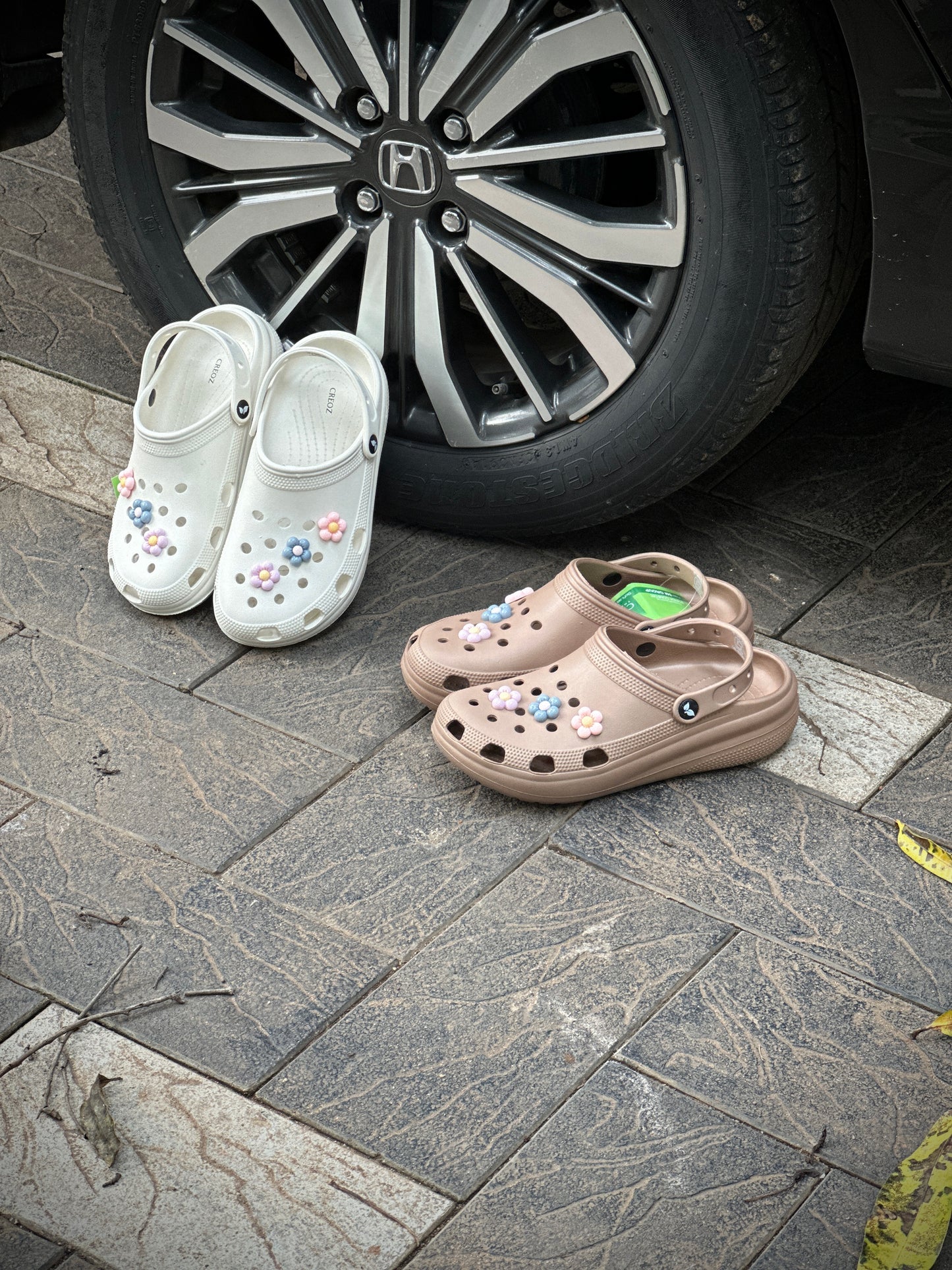 WOMEN MINIMAL FLORAL CLOGS