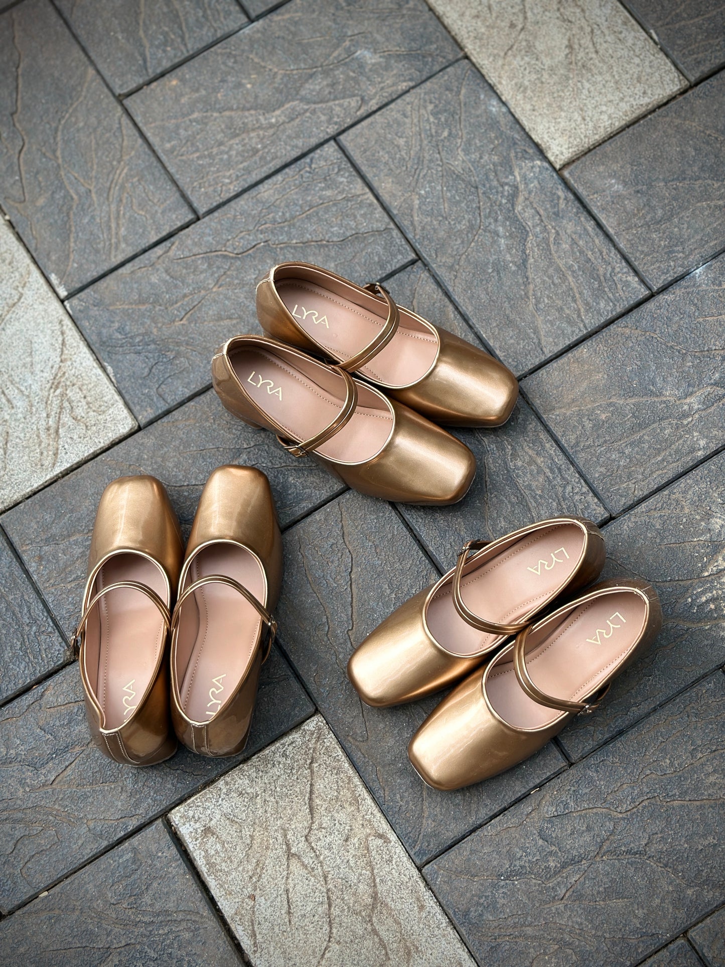 WOMEN METTALIC BUCKLE HEEL SHOE LYRAGD