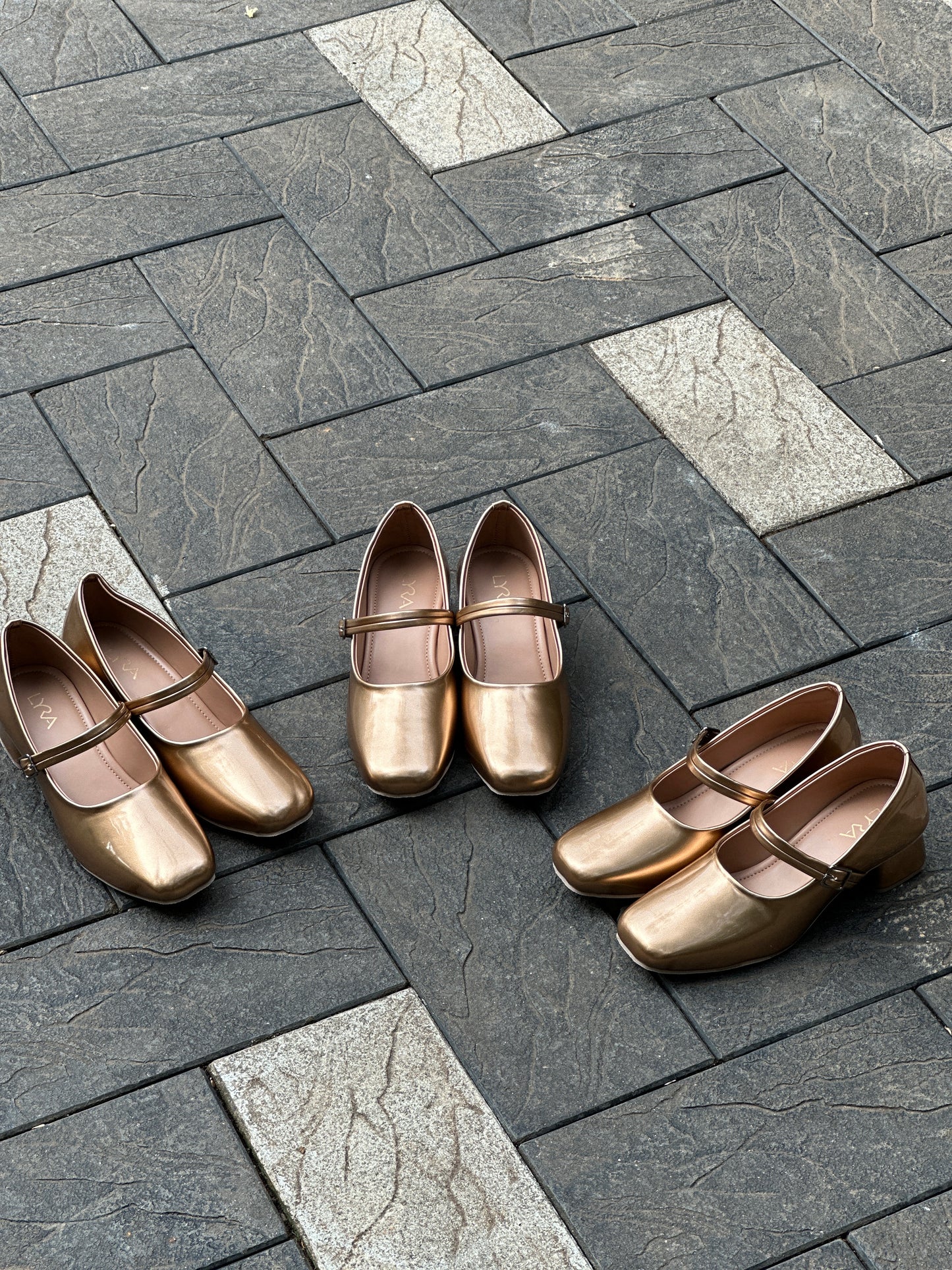 WOMEN METTALIC BUCKLE HEEL SHOE LYRAGD